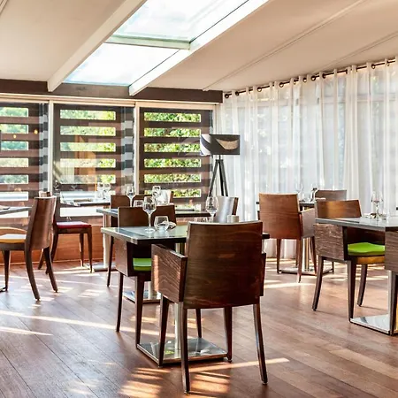 Le Trefle פורטה-סור-גארון