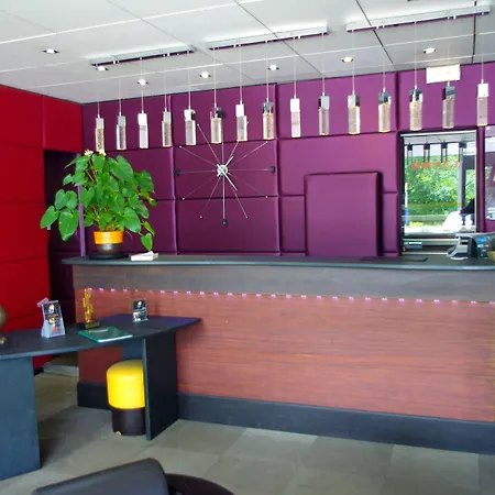 Le Trefle פורטה-סור-גארון