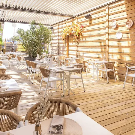 Le Trefle Hotel 3*