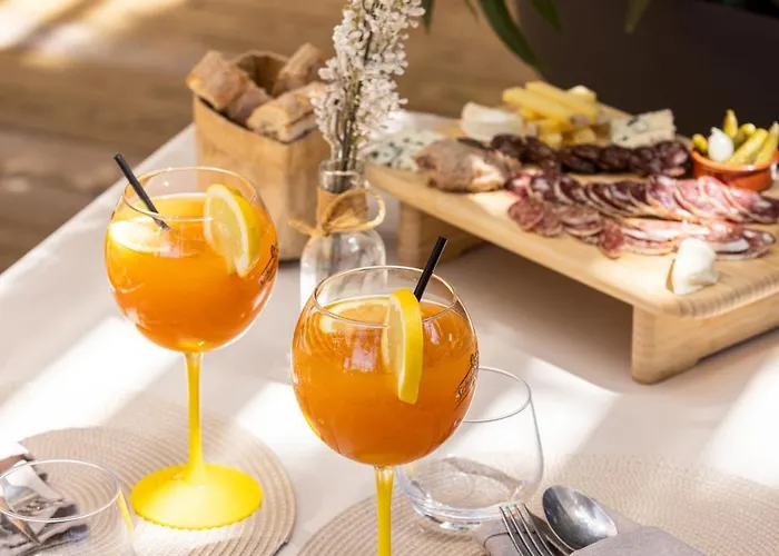 Le Trefle Отель Порте-сюр-Гарон