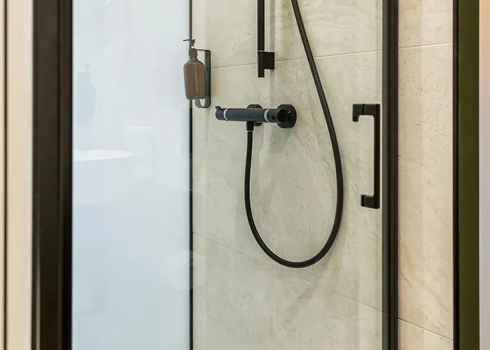 Le Trefle Отель Порте-сюр-Гарон