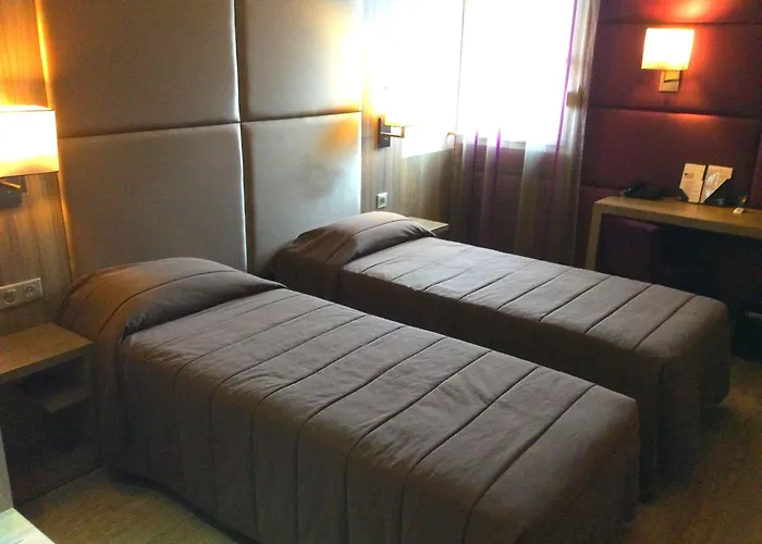 Le Trefle Отель Порте-сюр-Гарон