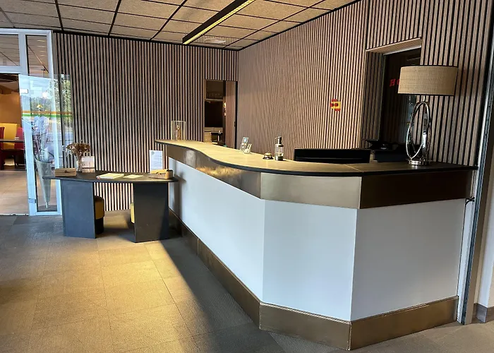 Le Trefle Отель Порте-сюр-Гарон