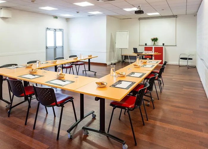 Отель Le Trefle Порте-сюр-Гарон