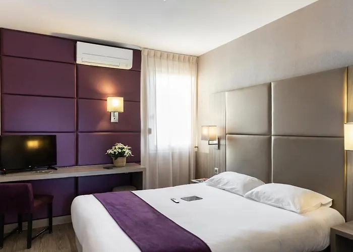 Отель Le Trefle Порте-сюр-Гарон