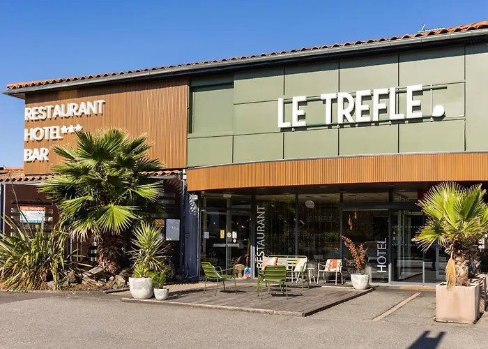 Le Trefle Отель Порте-сюр-Гарон