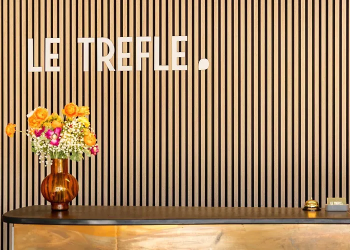 Отель Le Trefle Порте-сюр-Гарон