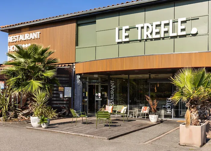 Отель Le Trefle Порте-сюр-Гарон